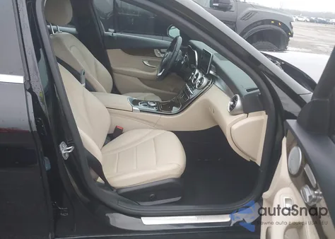 2018 Mercedes-Benz C 300 из США, поврежденный, VIN 55SWF4JB4JU280118